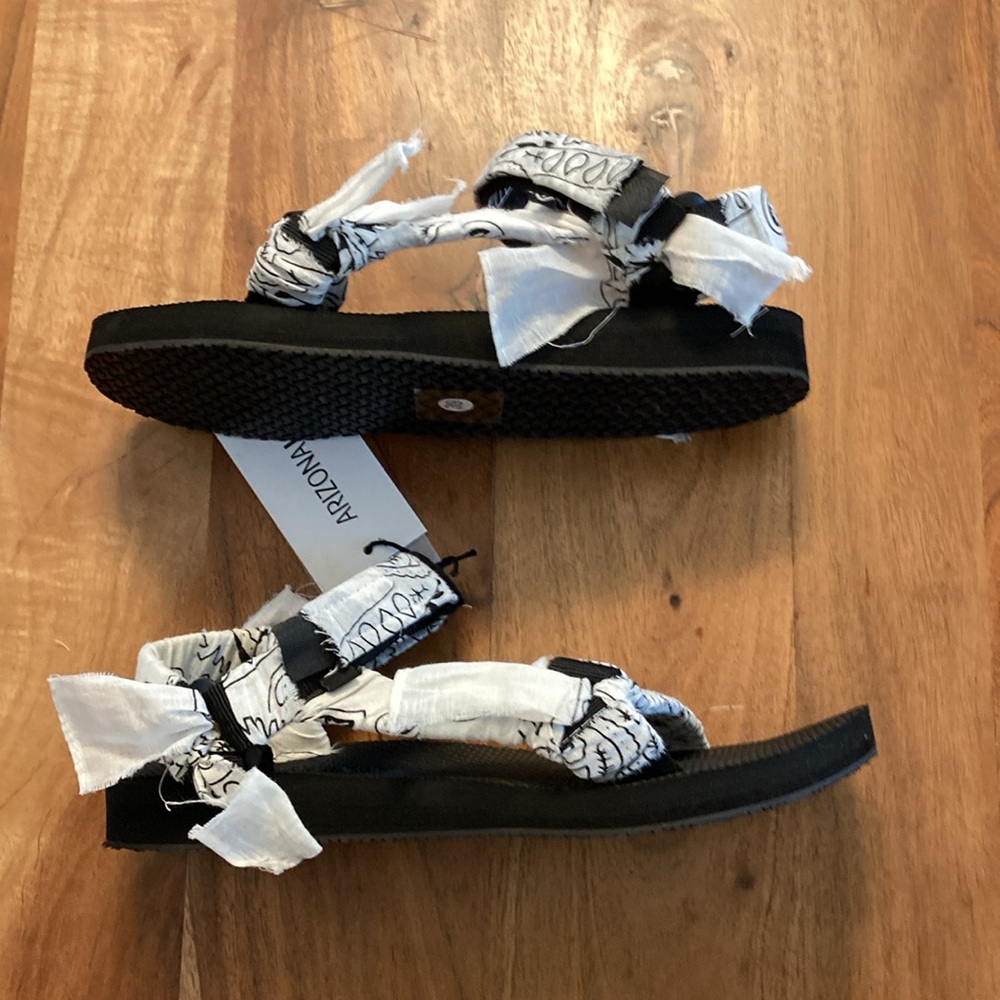 NWT Arizona Love Trekky White Bandana Sandal - Picture 5 of 15